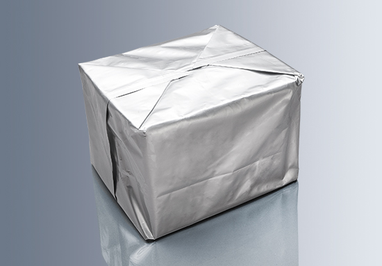 Aluminium bag containing 50 boxes of 50 slides